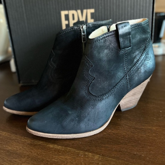 FRYE Reina Black Suede Oil Slick Leather Ankle Chunky Heel Booties US 7 - Picture 9 of 12
